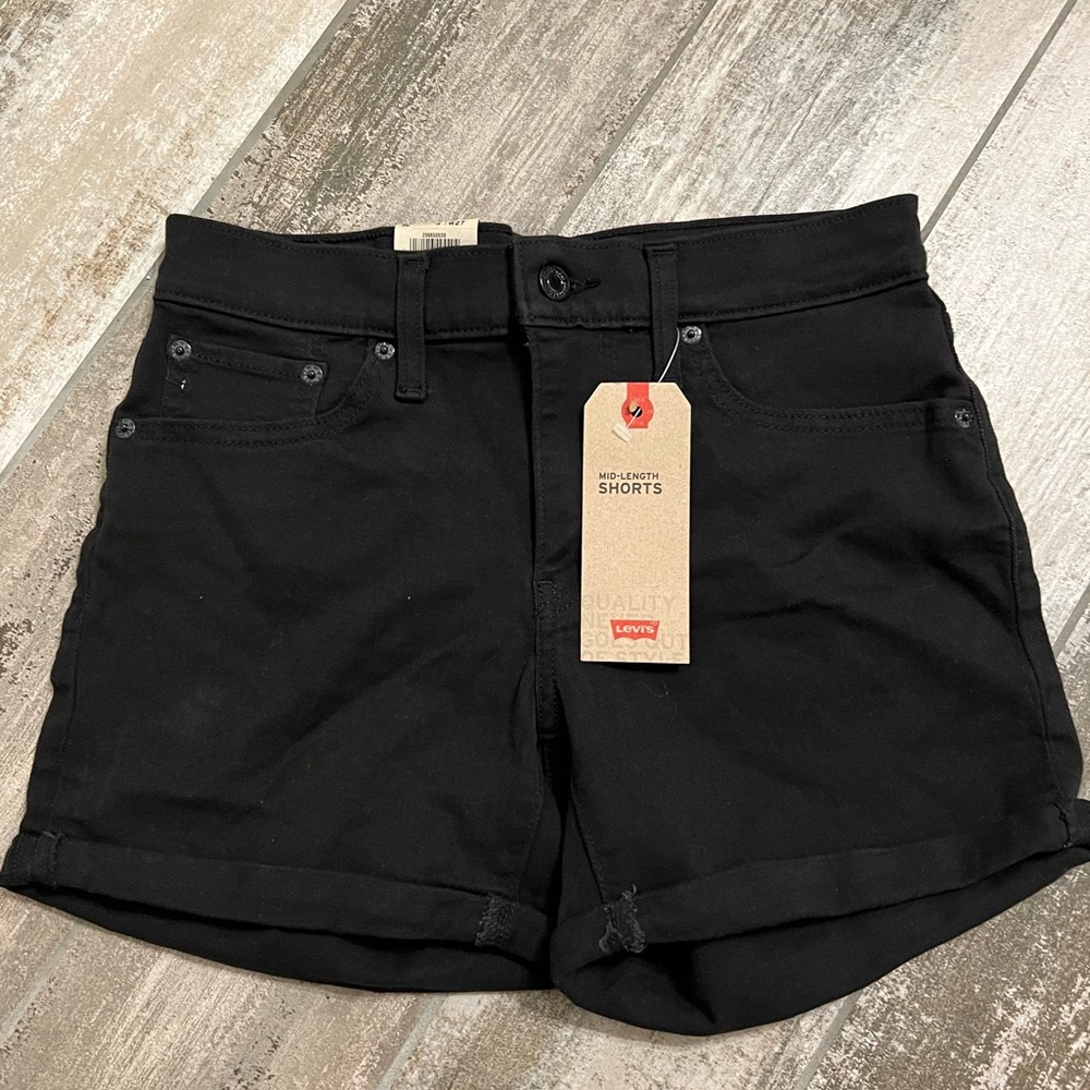 Levi’s mid ride denim shorts NWT